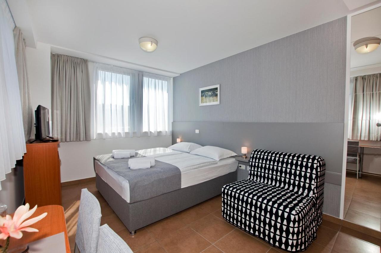 Sobe Rooms Nataly Sežana エクステリア 写真