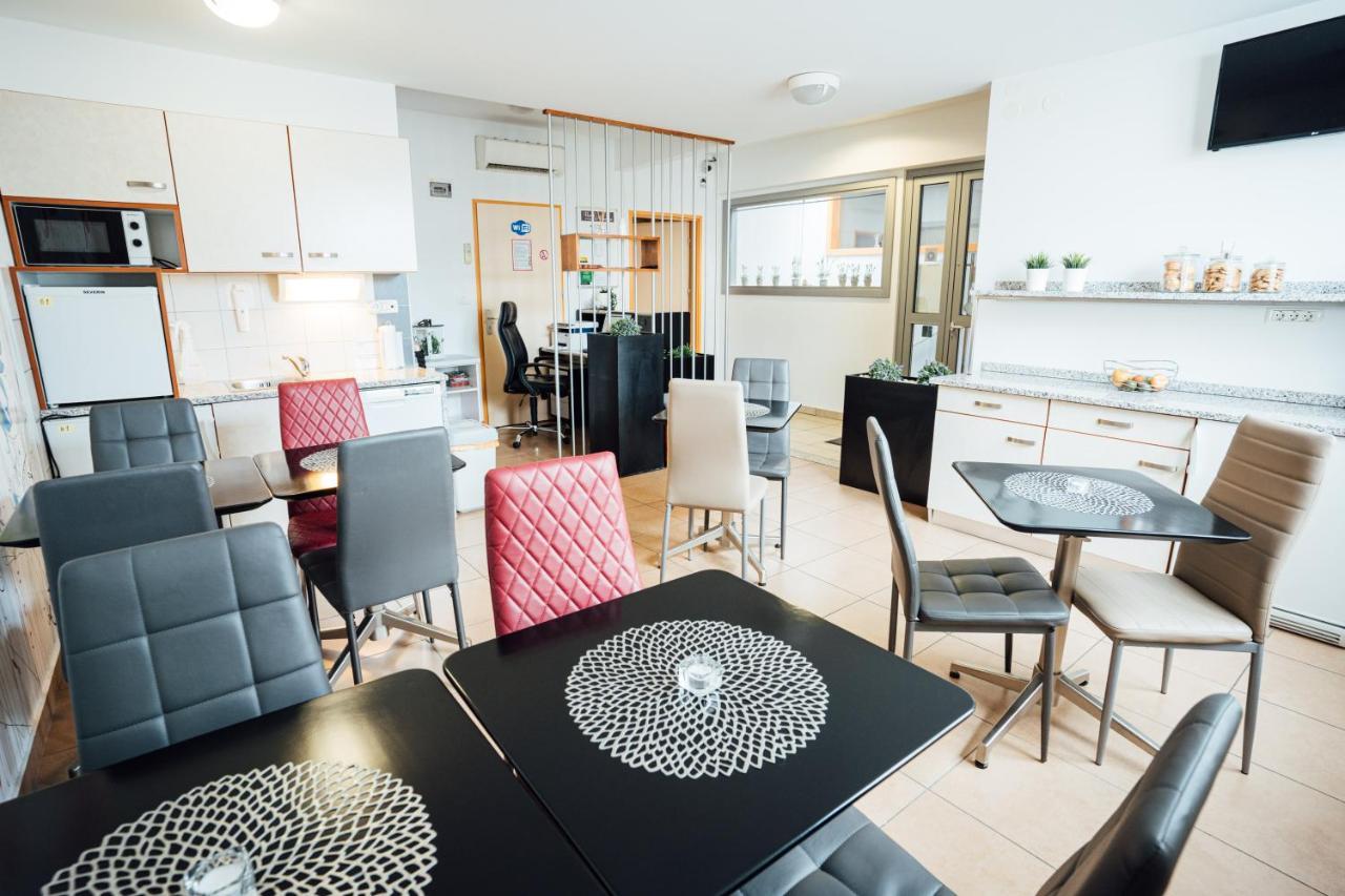 Sobe Rooms Nataly Sežana エクステリア 写真