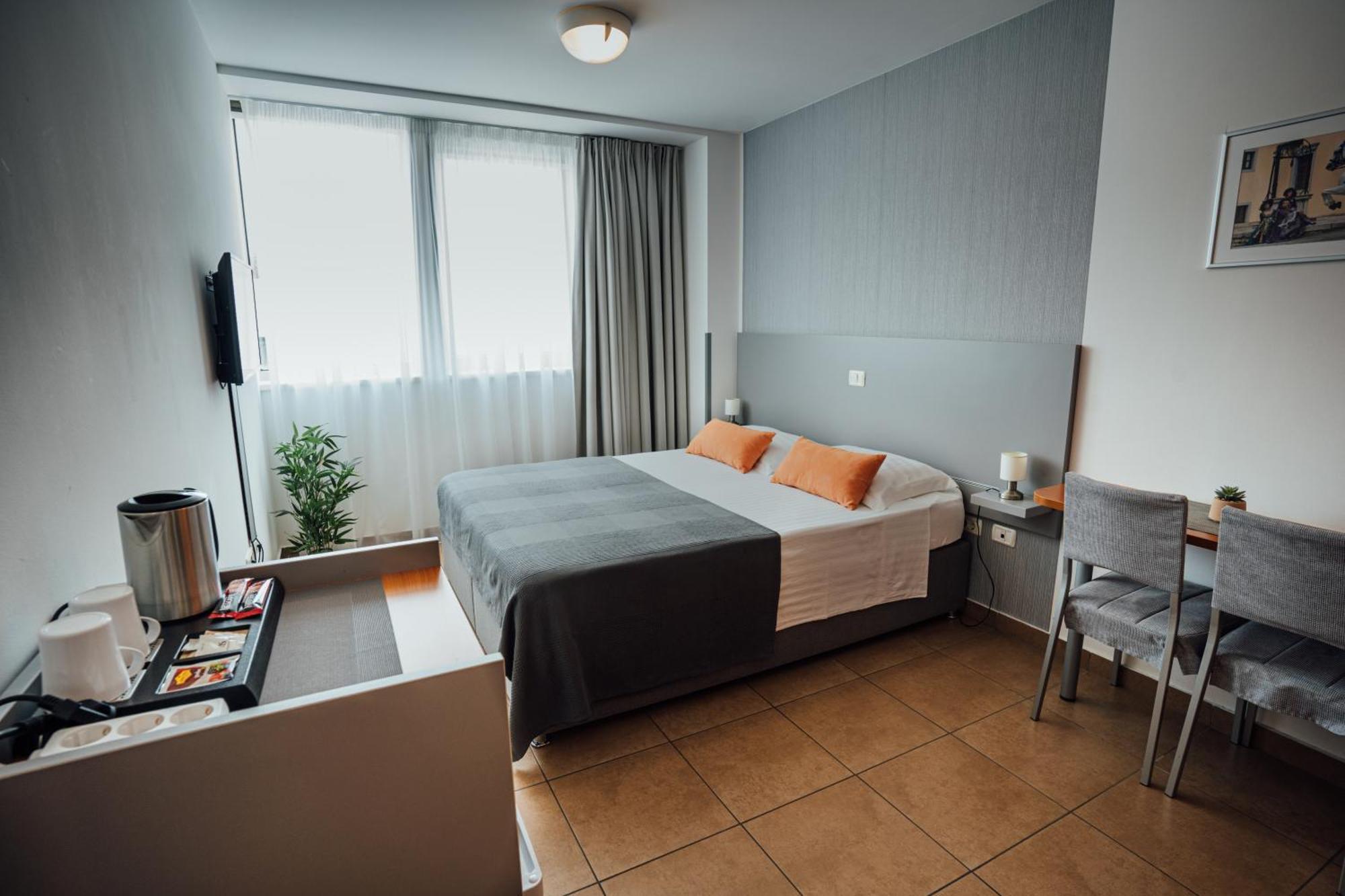 Sobe Rooms Nataly Sežana エクステリア 写真