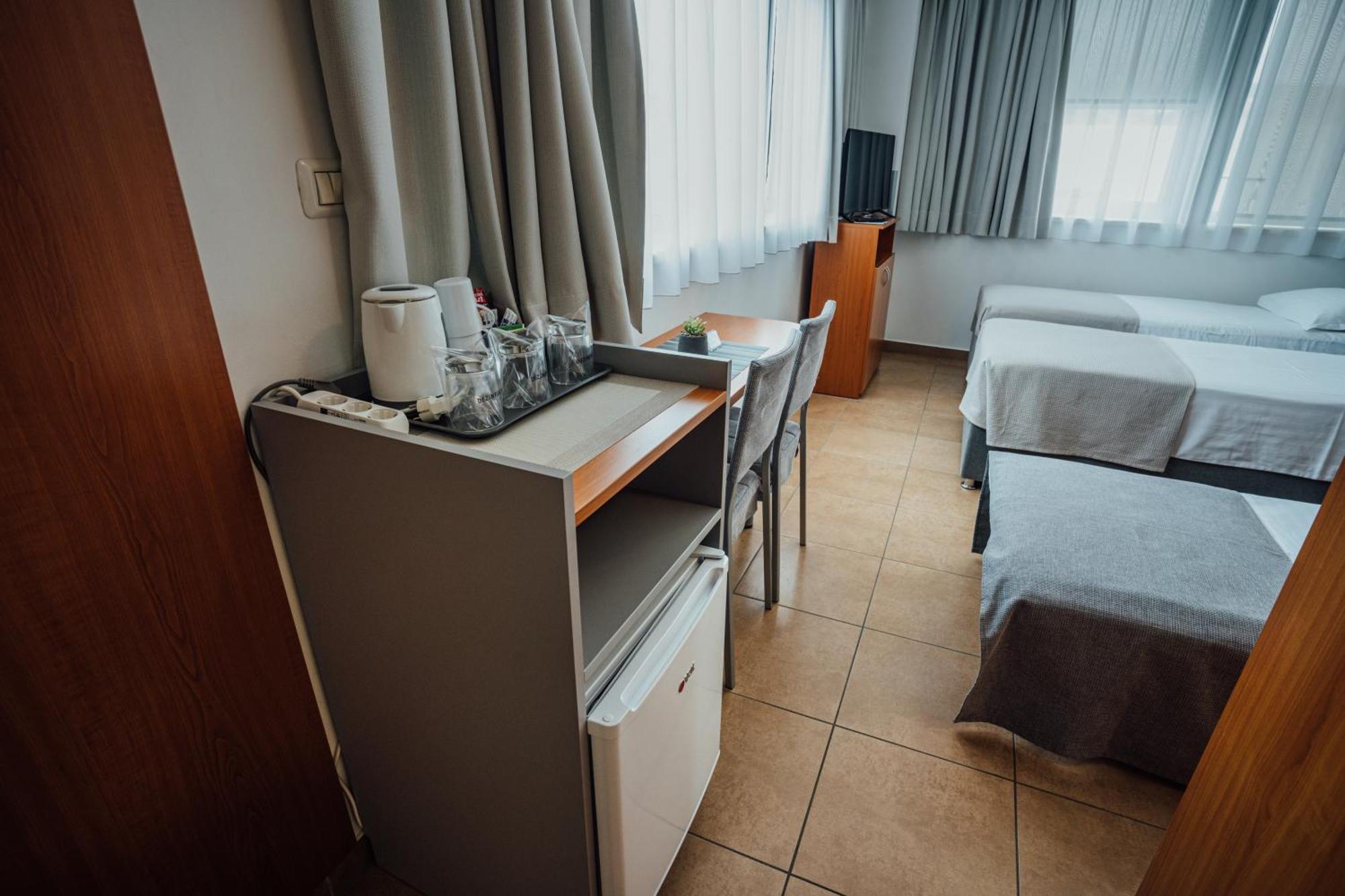 Sobe Rooms Nataly Sežana エクステリア 写真