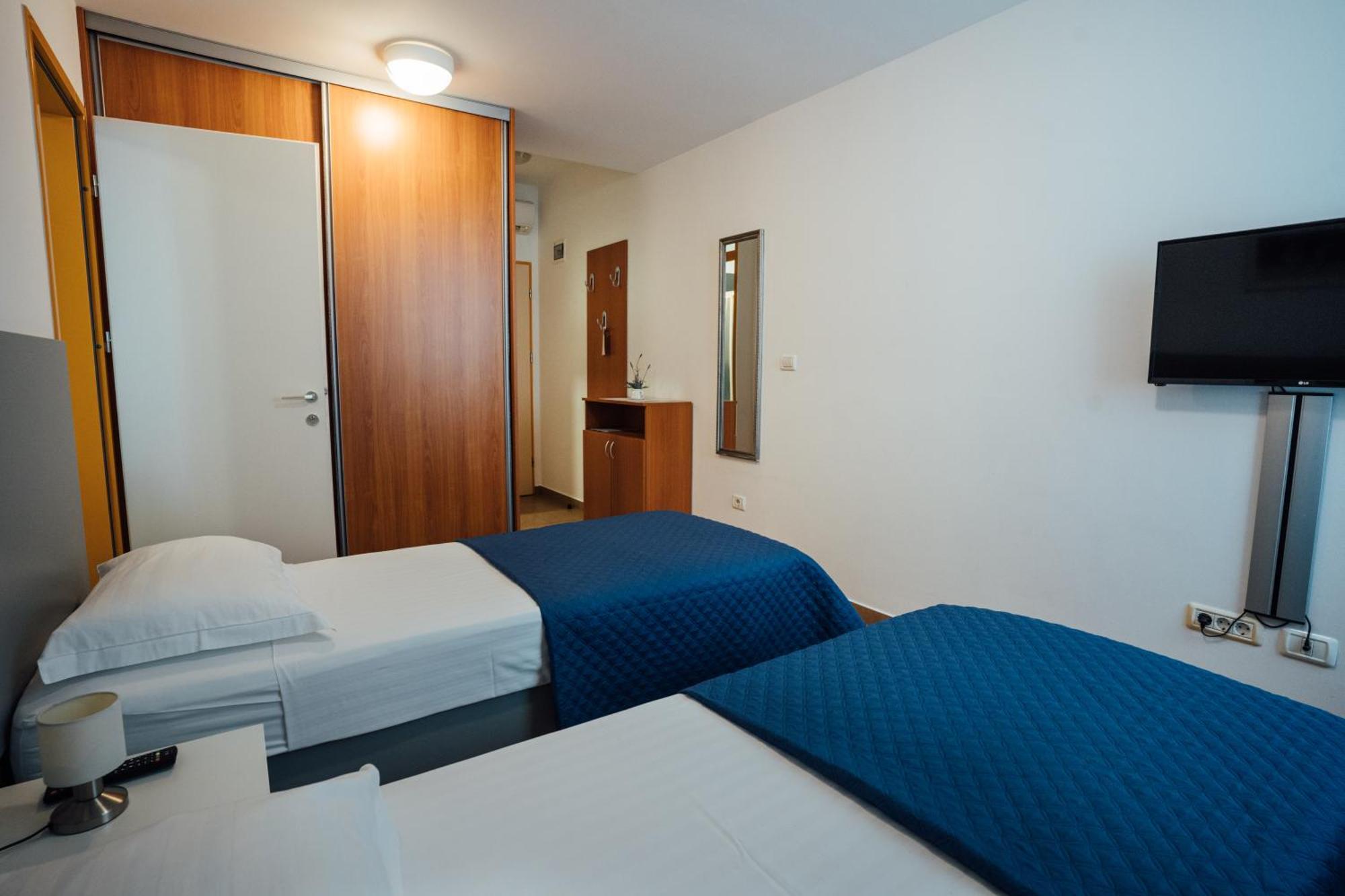 Sobe Rooms Nataly Sežana エクステリア 写真